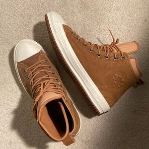 Size 10 Converse midtops